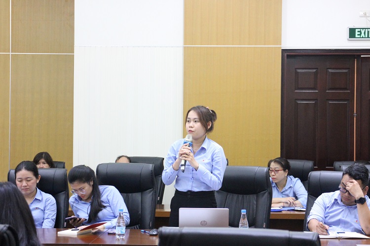 Các phòng ban đưa ra câu hỏi liên quan triển khai hệ thống