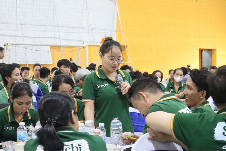 Đội ngũ công nhân viên công ty hăng hái tham gia phát biểu ý kiến khi tìm hiểu về 5S-KAIZEN